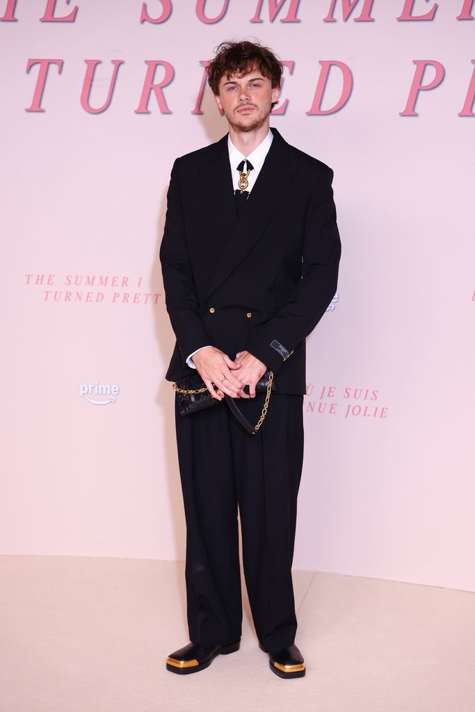 Christopher Briney attends the "L'Ete OÃ¹ Je Suis Devenue Jolie"  - The Summer I Turned Pretty" - Season Three, Prime Video Photocall on September 17, 2025 in Paris, France. (Photo by Marc Piasecki/WireImage)