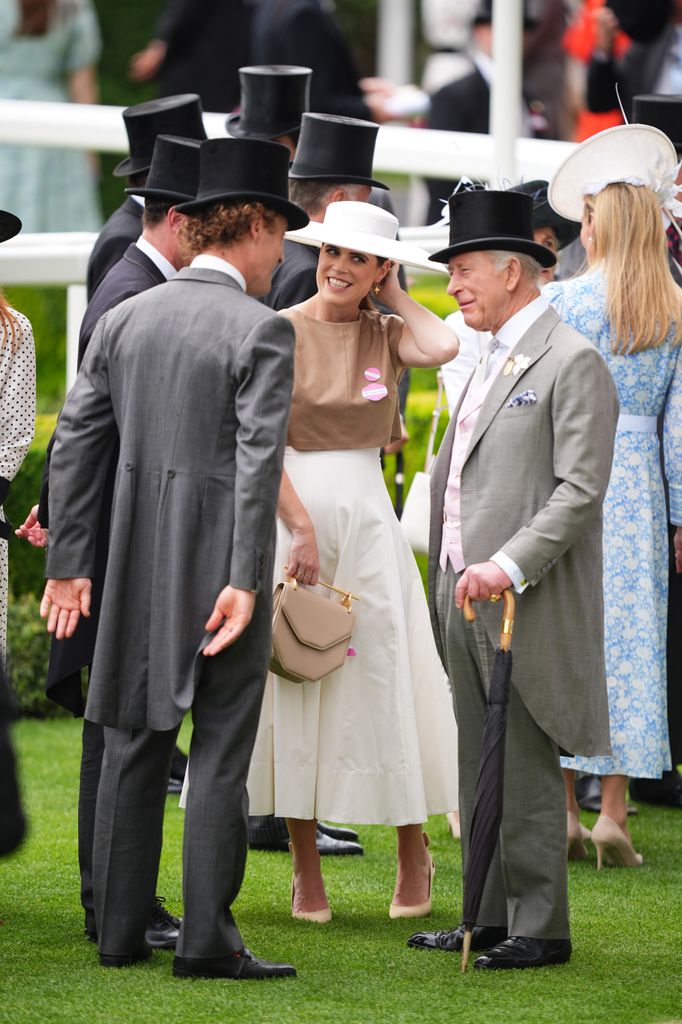 Raja Charles berbicara dengan Putri Eugenie