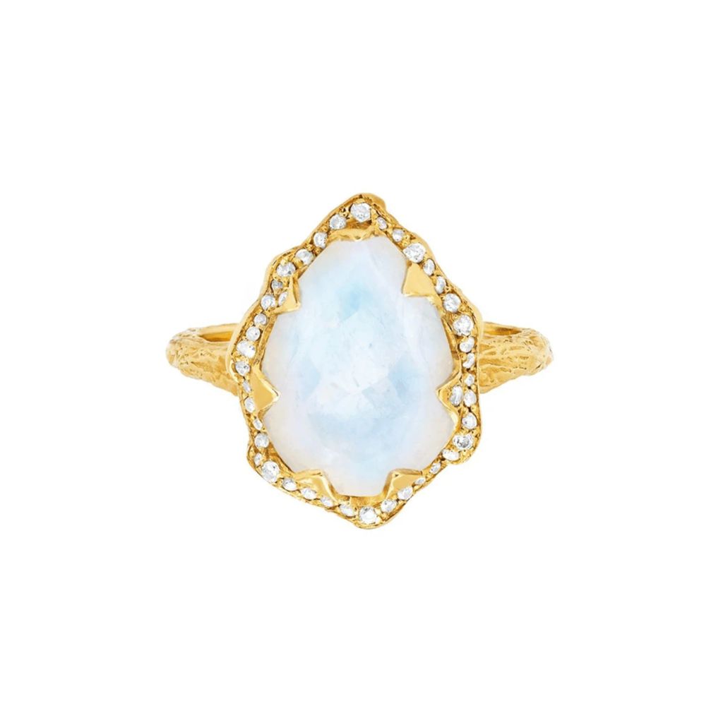 cincin emas dengan batu bulan tengah