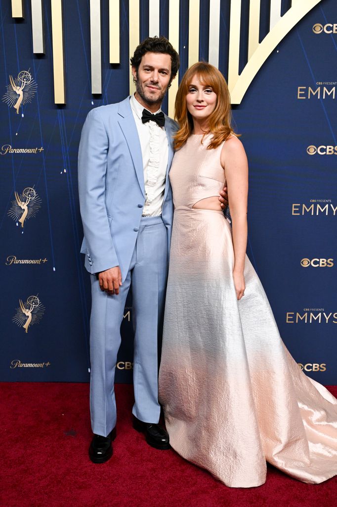 Adam Brody, Leighton Meester di Primetime Emmy Awards ke -77 yang diadakan di Peacock Theatre pada 14 September 2025 di Los Angeles, California.