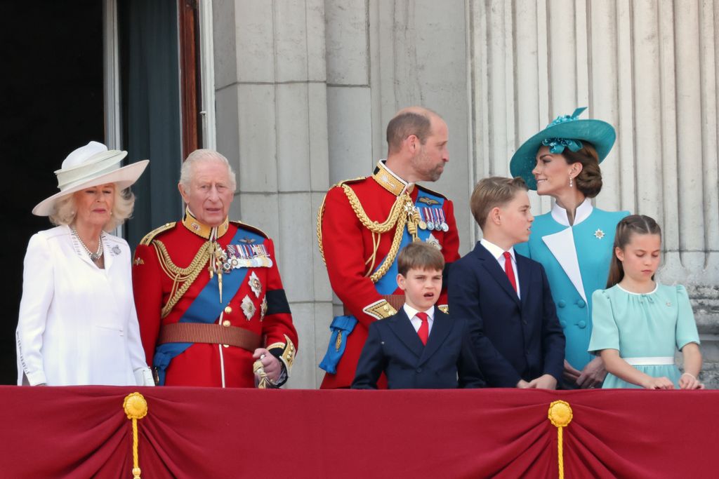 Waleses standing on balcony with King and Queen