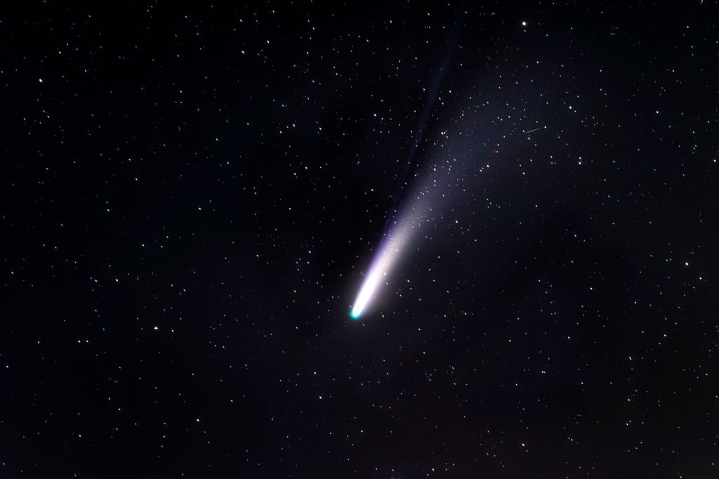 C/2020 F3 (NEOWISE), or Comet NEOWISE, is a retrograde comet with a near-parabolic orbit discovered on March 27, 2020. Taken in Antequera, MÃ¡laga. Andalusia. South of Spain.