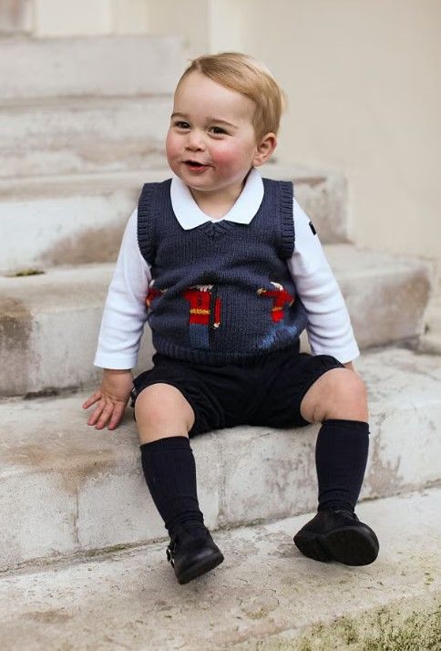 Pangeran George yang mengenakan atasan rajutan Cath Kidston pada tahun 2014