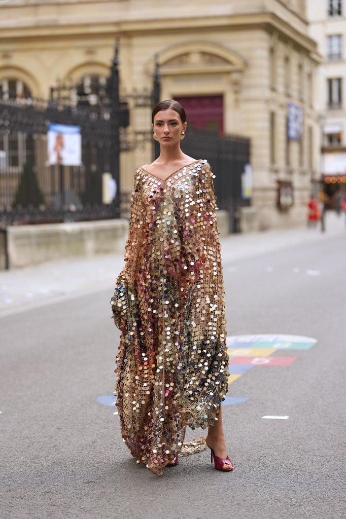 Berpakaian untuk semua pesta Natal tidaklah sulit