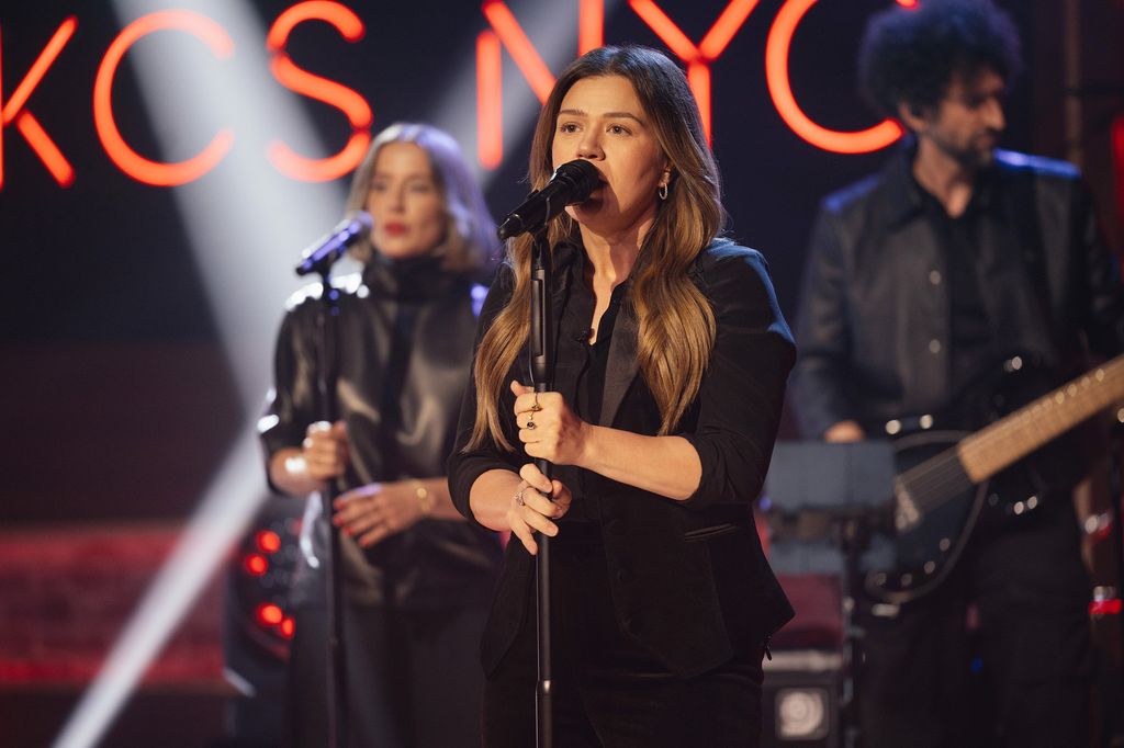 Kelly Clarkson on the season seven premiere o the Kelly Clarkson Show