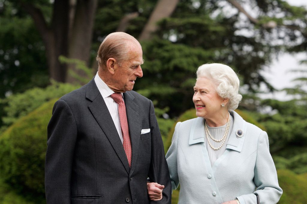 elizabeth and prince philip visiting broadlands 