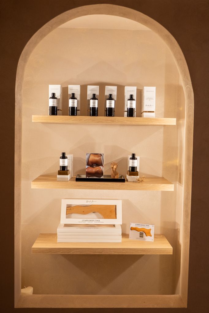 Dimple Amani hot oil and sculpting tools