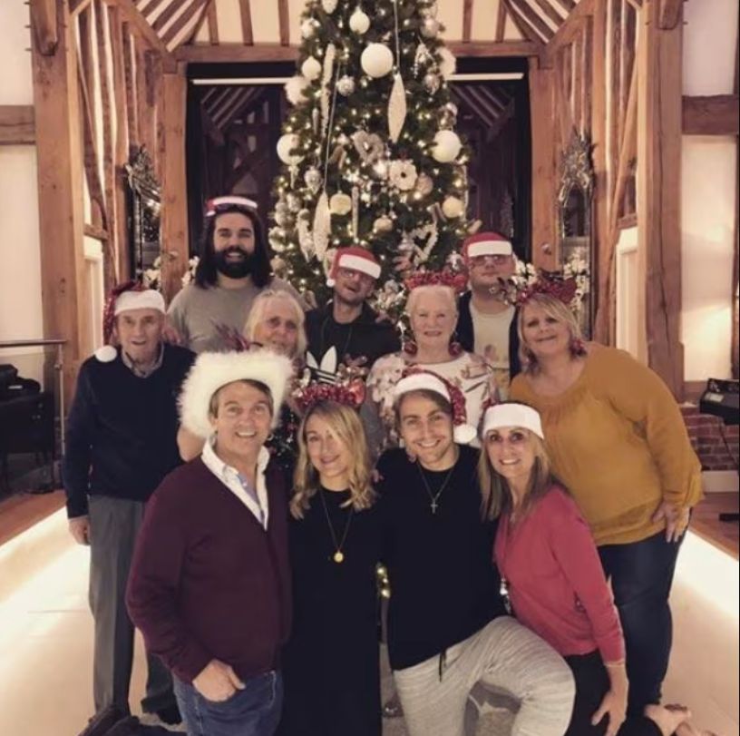 Bradley Walsh, Hayley Walsh, Barney Walsh and Donna Derby with family members in front of a Christmas tree