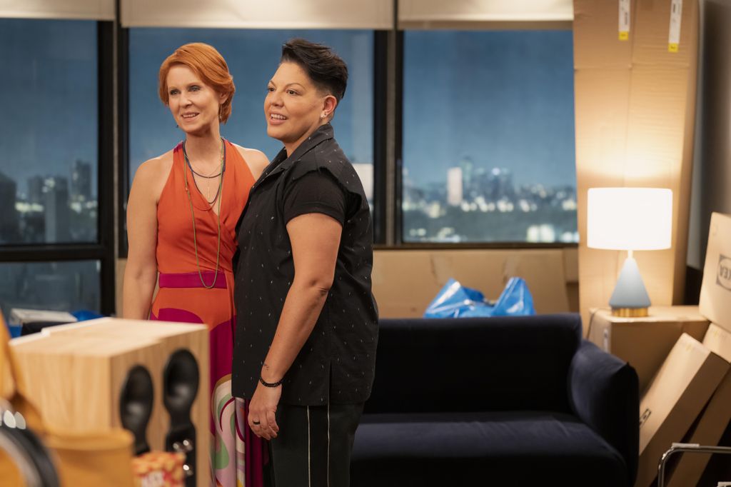 Cynthia Nixon as Miranda and Sara Ramirez as Che Diaz