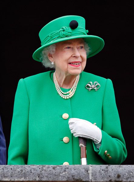 the queen three pearls