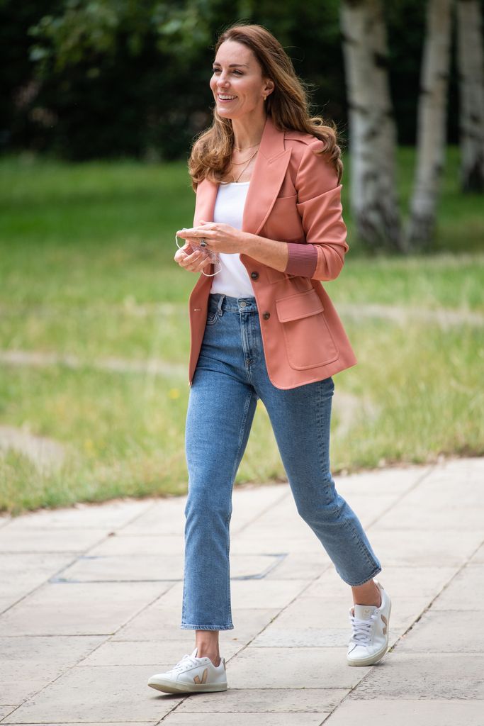 Kate middleton jeans and pink blazer at natural history museum