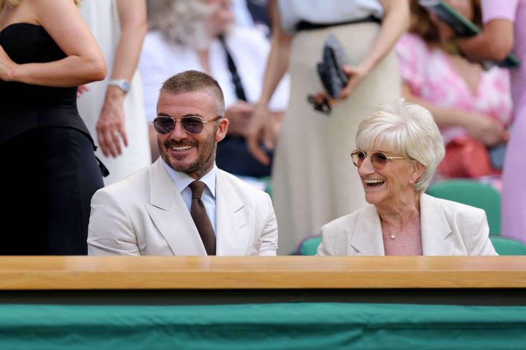 Sir David Beckham terlihat di kotak kerajaan bersama ibunya, Sandra Beckham