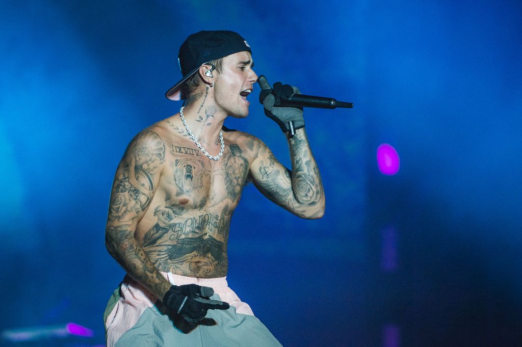 photo of justin bieber topless singing into mic