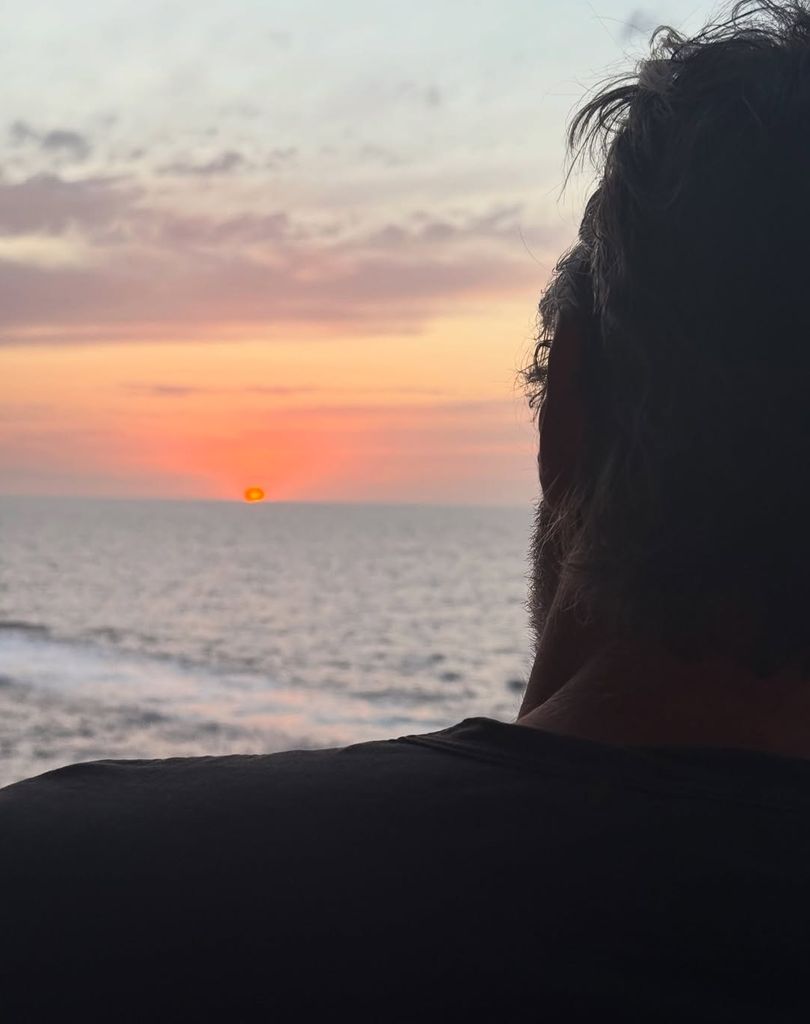 Jennifer Aniston Jim Curtis sunset picture