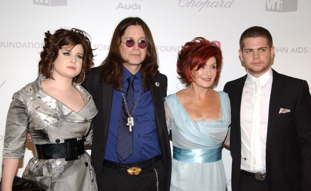 Kelly Osbourne standing with Ozzy Osbourne, Sharon Osbourne and Jack Osbourne