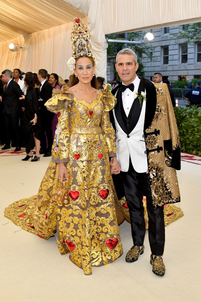 NEW YORK, NY - MAY 07:  Sarah Jessica Parker and Andy Cohen attend the Heavenly Bodies Met Gala in 2018