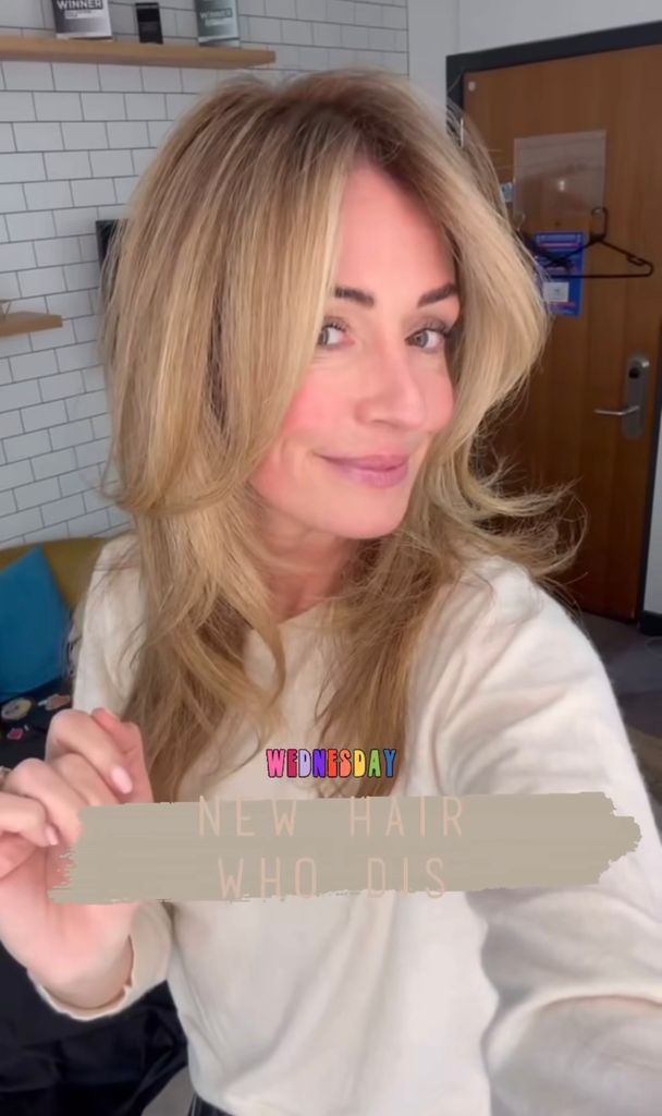 Cat Deeley memberi caption pada foto 'Rambut Baru Yang Dis' di Instagram Stories