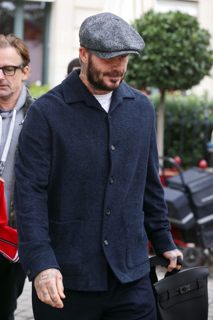 David Beckham meninggalkan hotelnya selama musim semi musim semi musim panas 2026 sebagai bagian dari Paris Fashion Week