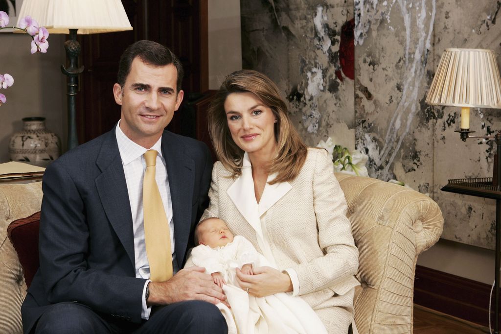 MADRID, SPAIN - NOVEMBER 07:  In this handout picture from the Casa Real, Prince Felipe of Spain and Princess Letizia hold their newborn daughter Princess Leonor for a photo session November 7, 2005 at the Zarzuela Palace in Madrid, Spain. (Photo by Casa Real via Getty Images)