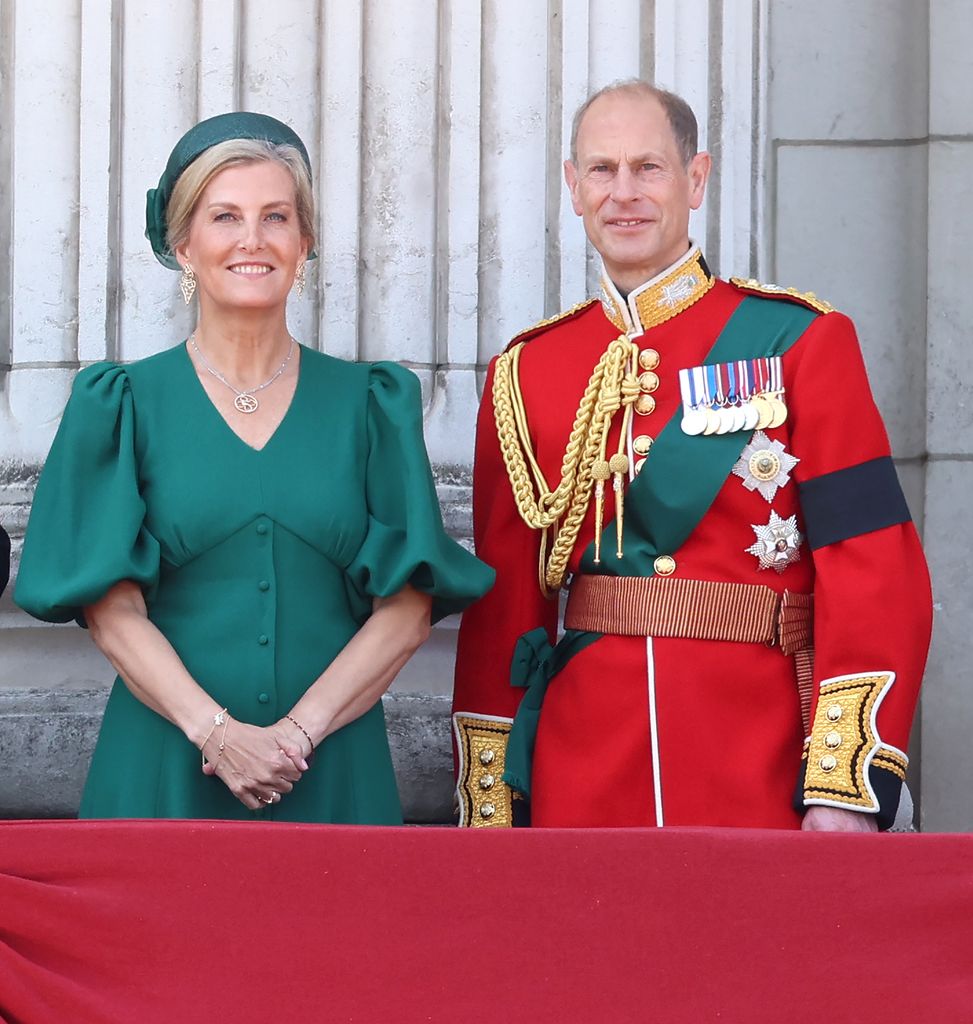 Sophie, Duchess of Edinburgh dan Pangeran Edward, Duke of Edinburgh Smile dari Balkon Selama Pasukan Color 2025