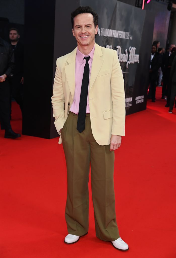 LONDON, INGGRIS - 08 OKTOBER: Andrew Scott menghadiri pemutaran Gala Pembukaan "Bangun Orang Mati: Misteri Pisau" selama Festival Film BFI London ke-69 di The Royal Festival Hall pada 8 Oktober 2025 di London, Inggris. (Foto oleh Dave Benett/WireImage)