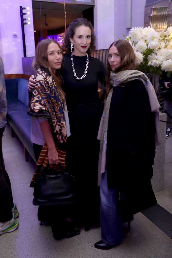 Mary-Kate dan Ashley Olsen dengan Sara Moonves 