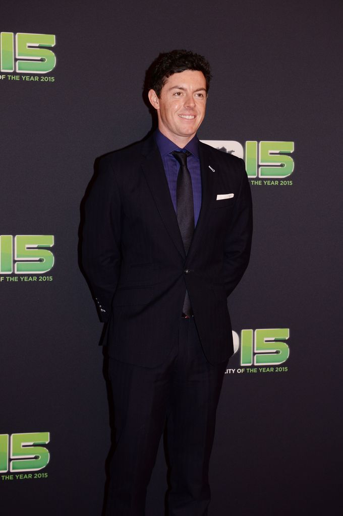 Rory McIlroy dengan pakaian hitam di karpet merah sebelum penghargaan BBC Sports Personality of the Year di Odyssey Arena 