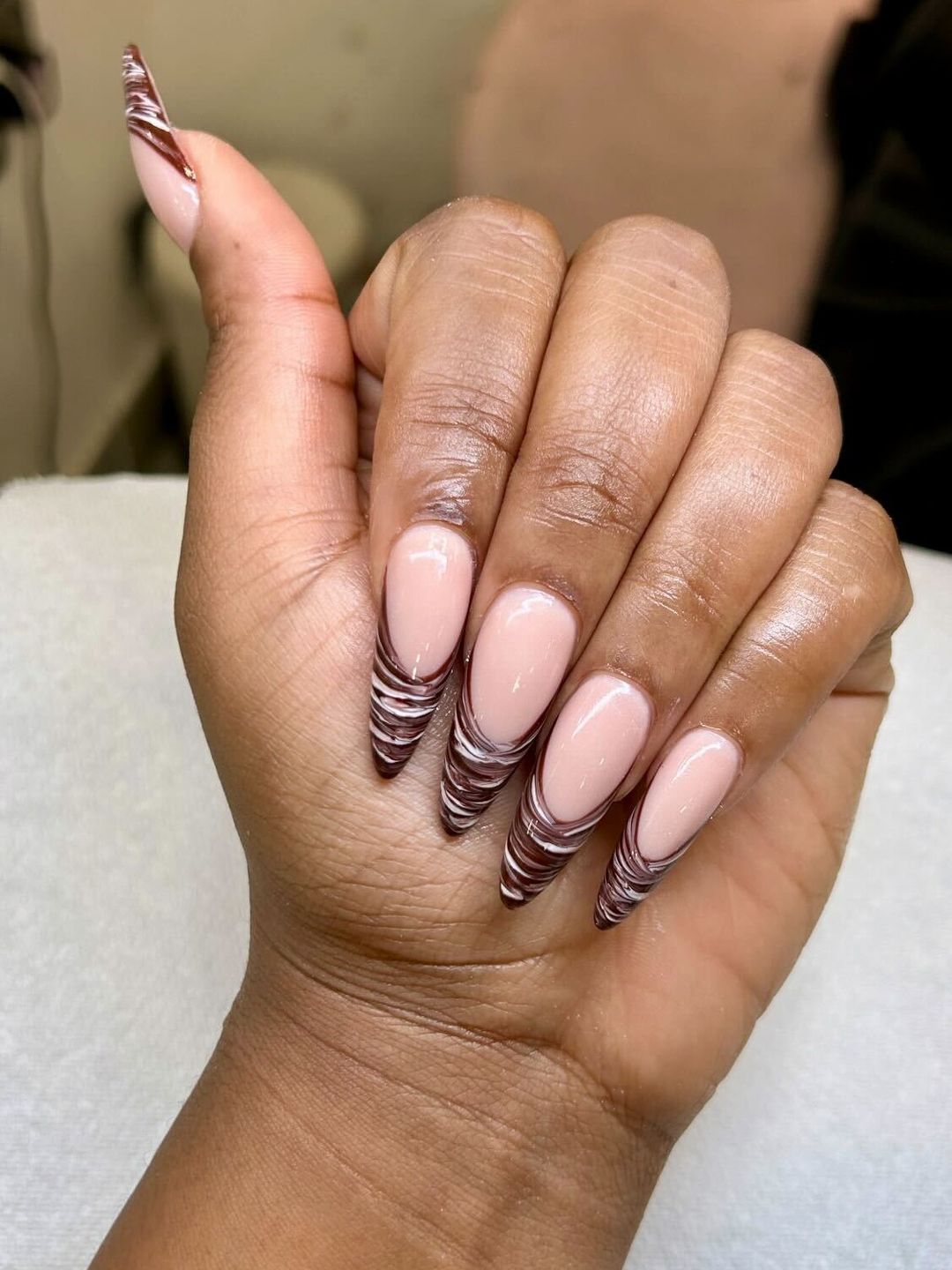 Dark Chocolate Swirls Take Over Manicures