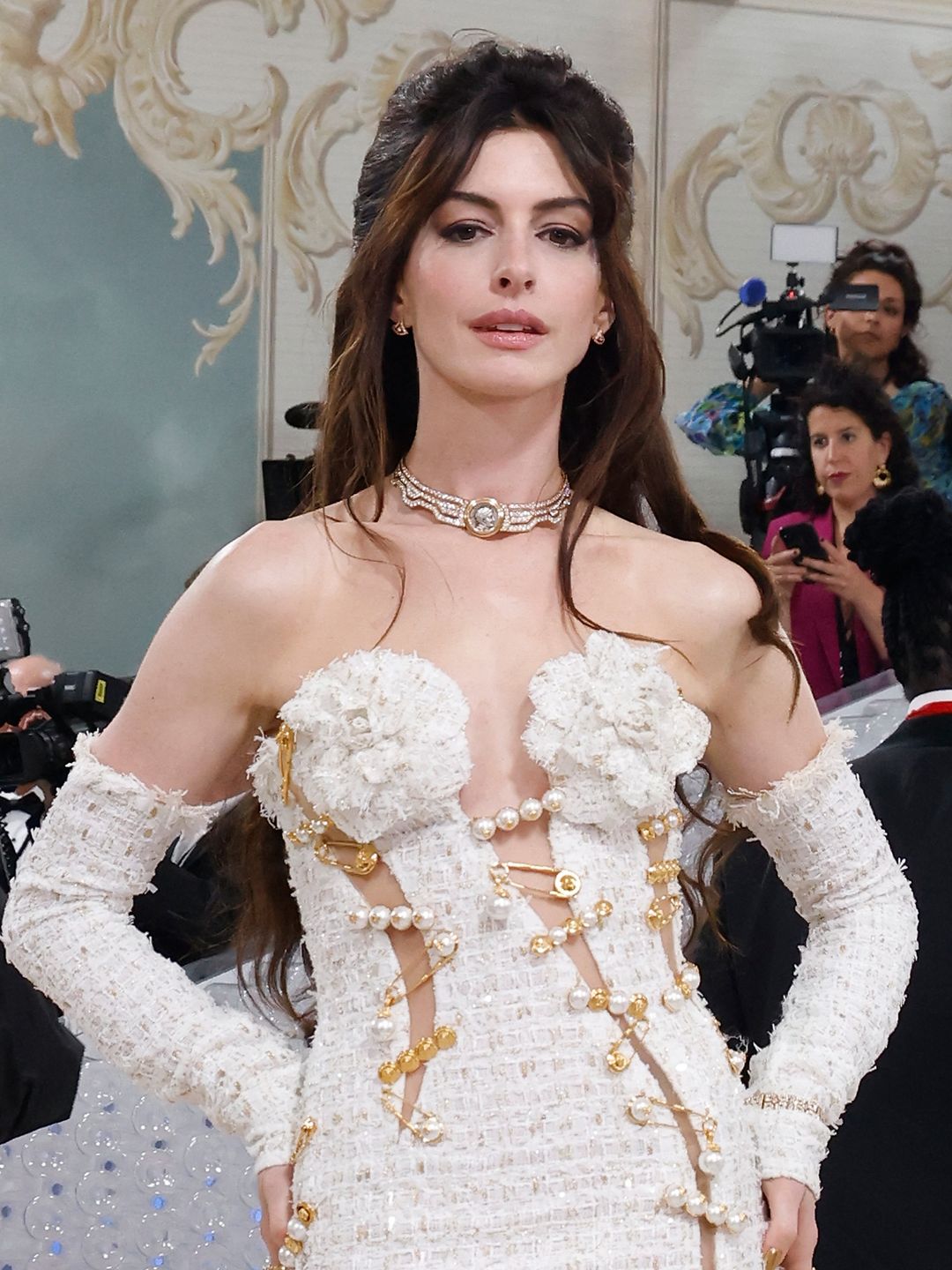Anne Hathaway attends the 2023 Costume Institute Benefit celebrating "Karl Lagerfeld: A Line of Beauty" at Metropolitan Museum of Art
