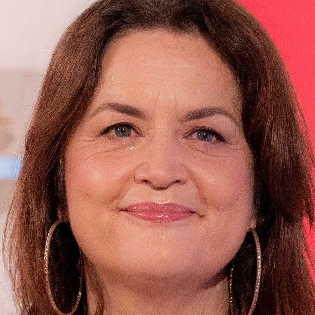 Did Ruth Jones just wear the most perfect denim dress? It has pockets, so yes!