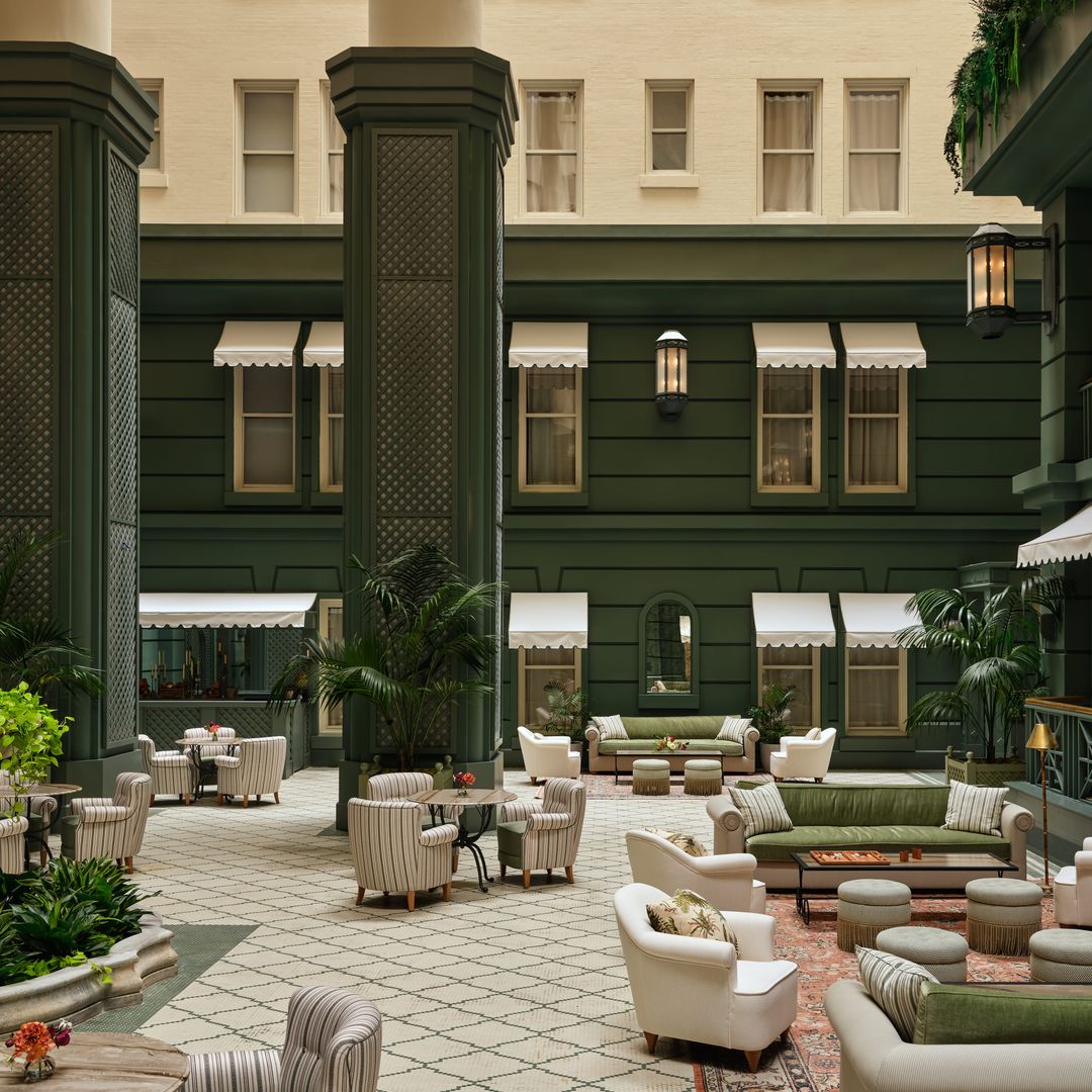 I attended an intimate dinner party inside a 5 star hotel - it felt like something from a movie