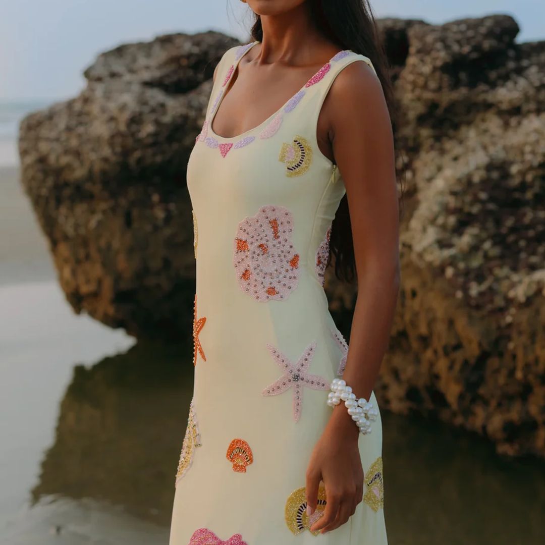 What to wear to a beach wedding in 2025 and still look perfectly polished