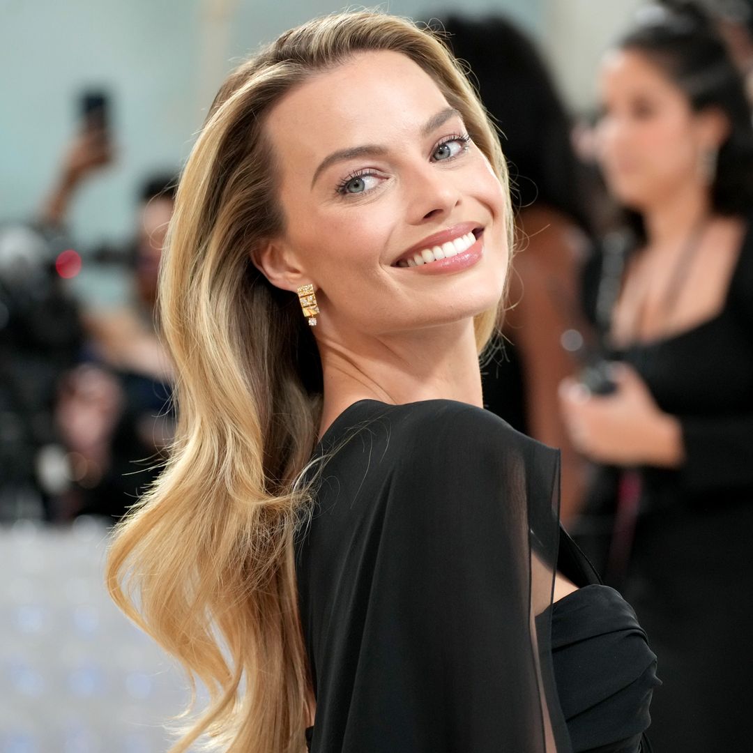 This is the exact lipstick Margot Robbie wore to the Chanel Cruise SS23/24 show