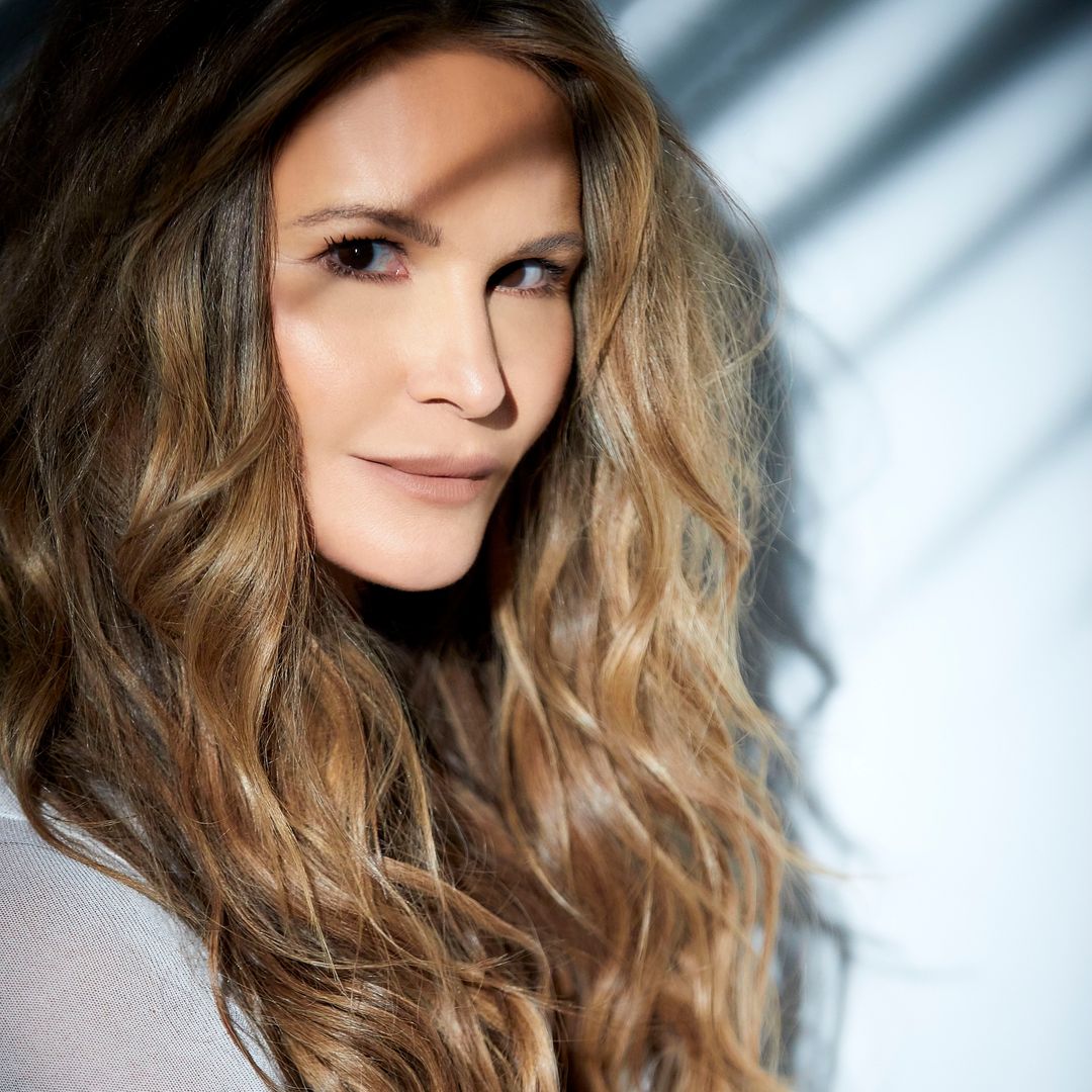 Everything Elle Macpherson packs for the holidays, from her 'go-to' bikini to beauty minis