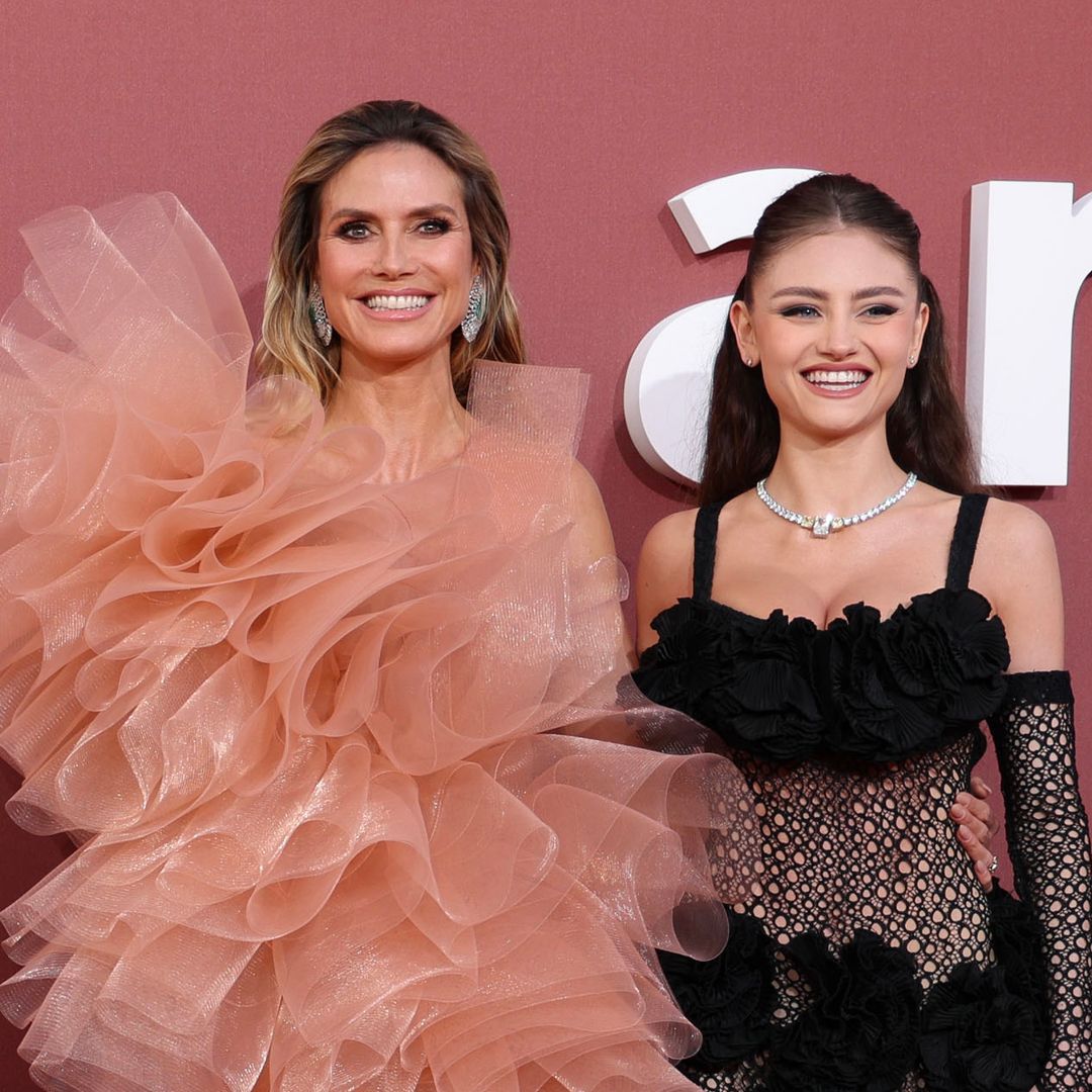 Heidi Klum twins with mini-me model daughter Leni in stunning new selfie