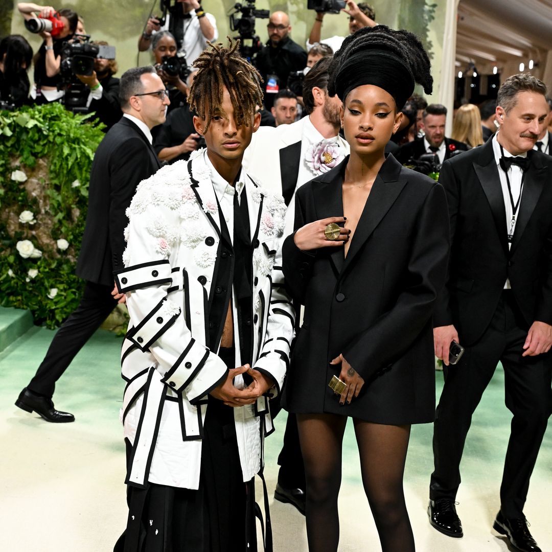 Jaden Smith dan Willow Smith di 2024 Met Gala: "Keindahan Tidur: Mode Kebangkrutan" Diadakan di Museum Seni Metropolitan pada 6 Mei 2024 di New York City.