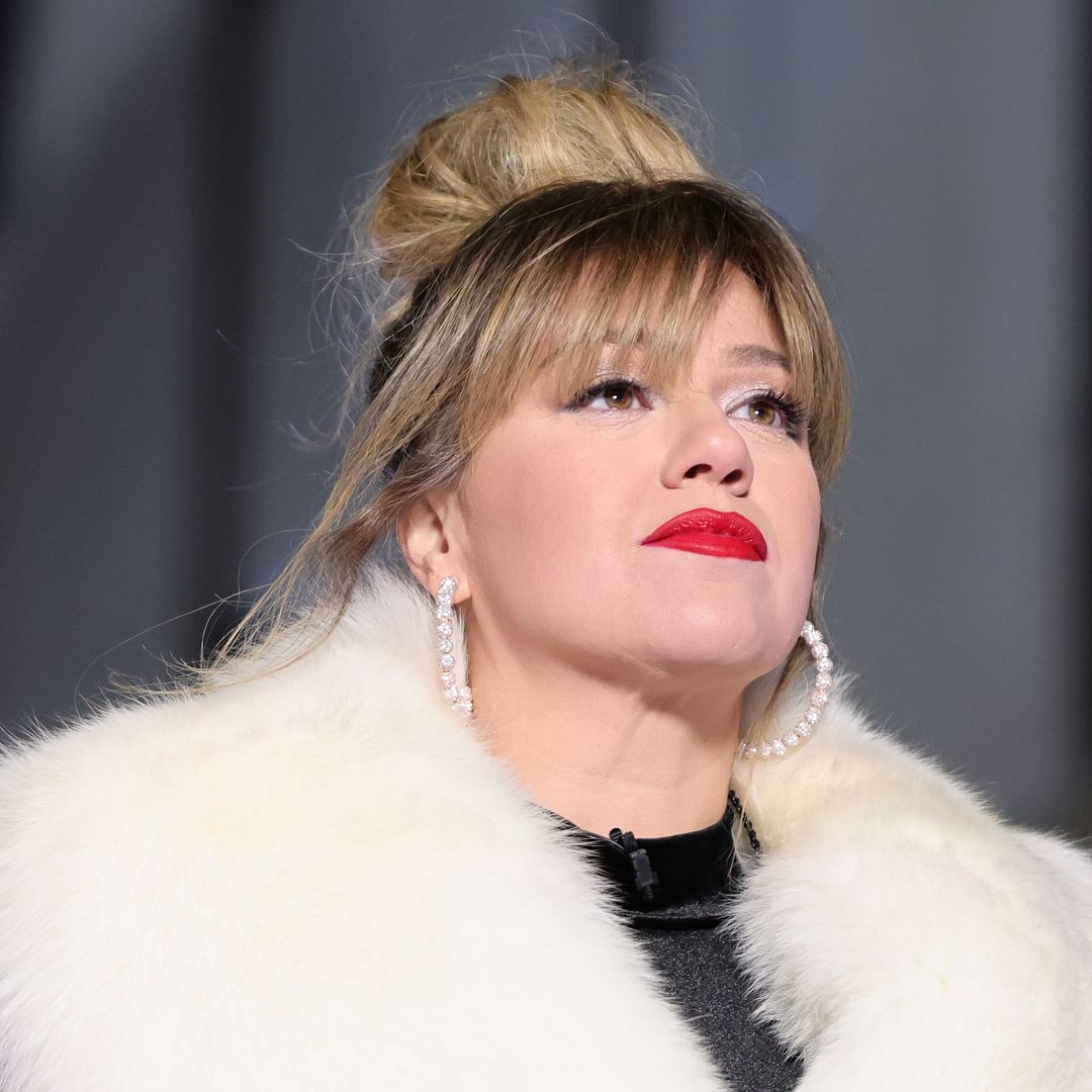 Kelly Clarkson issues fresh update for fans following ex's death