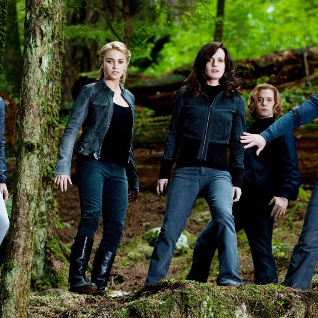 Erkaklar bitta qizni qattiq sikishadi