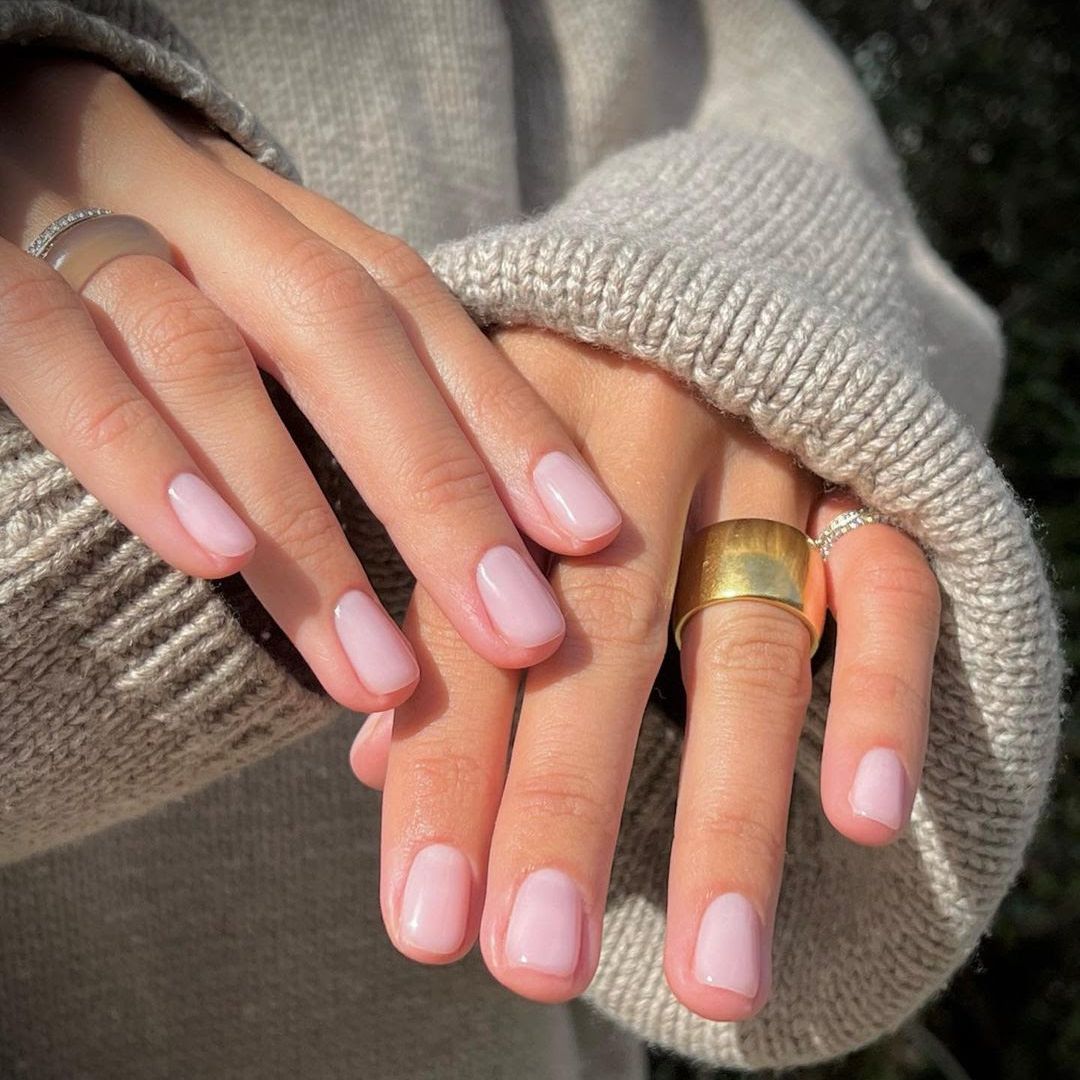 Minimalist Short Nails Shine in 2025
