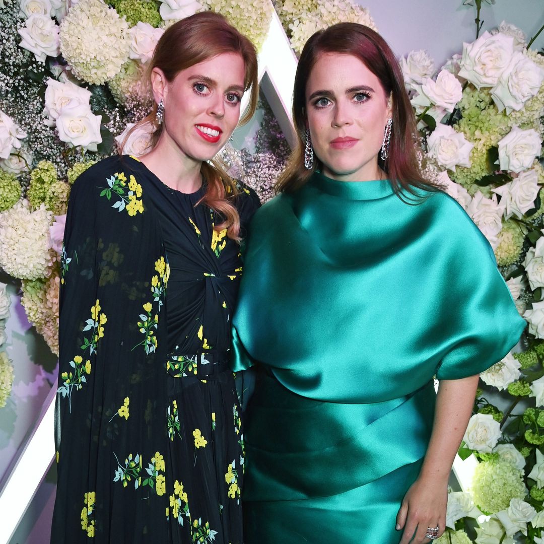 Princesses Eugenie and Beatrice twin in unearthed photo