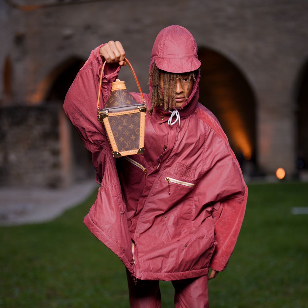 Jaden Smith di acara Louis Vuitton Cruise 2026 diadakan di Palais des Papes pada 22 Mei 2025 di Avignon, Prancis
