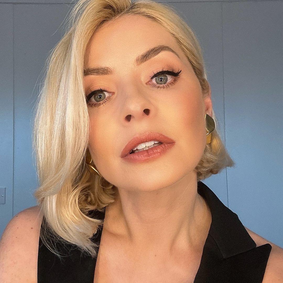 Holly Willoughby morphs into an influencer with surprising change of look