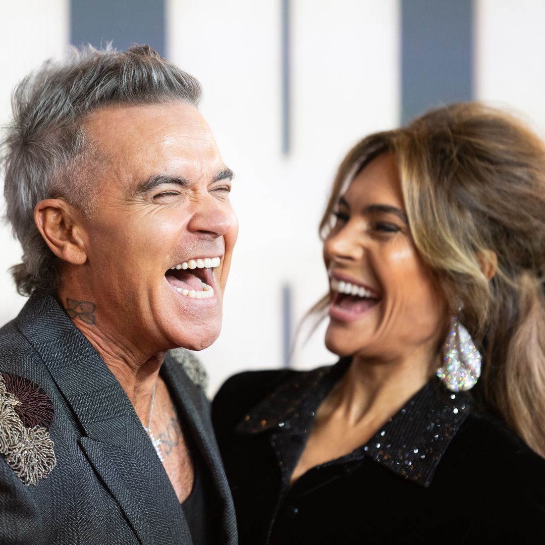 Robbie Williams enlists 30,000 people for grand romantic gesture to Ayda