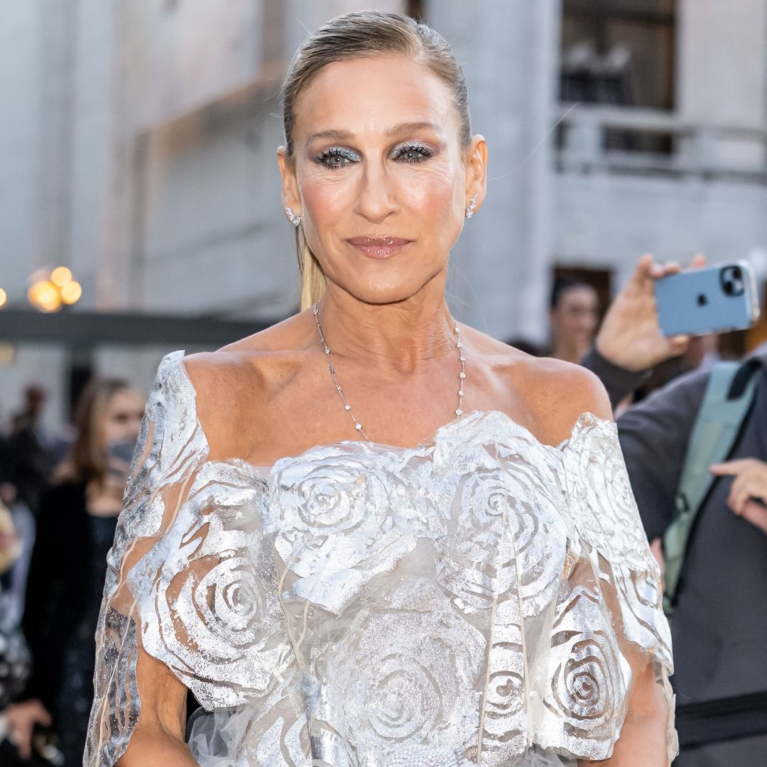 Sarah Jessica Parker stuns in figure-hugging dress paired with iconic bag during Milan Fashion Week
