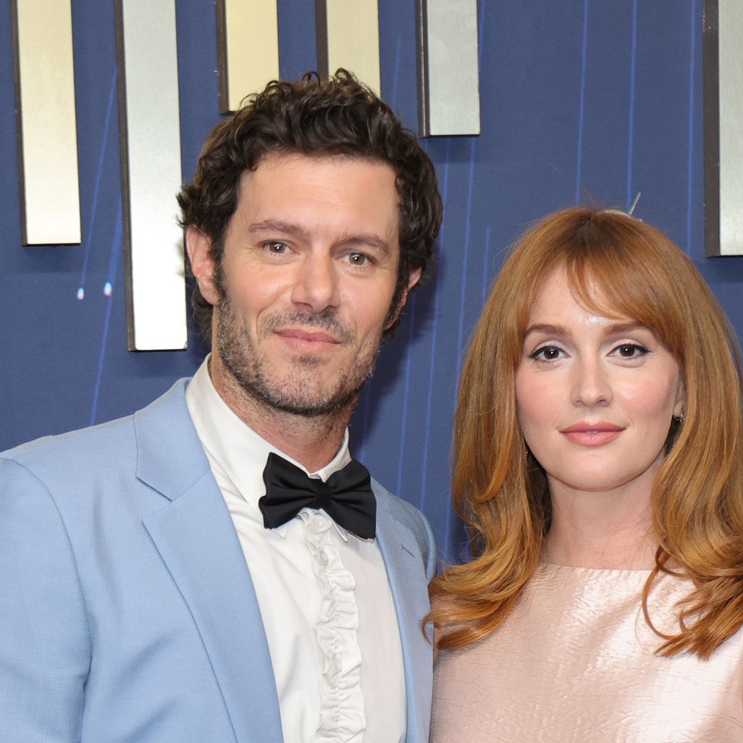 Adam Brody and Leighton Meester's Emmys awkwardness analyzed by a body language expert