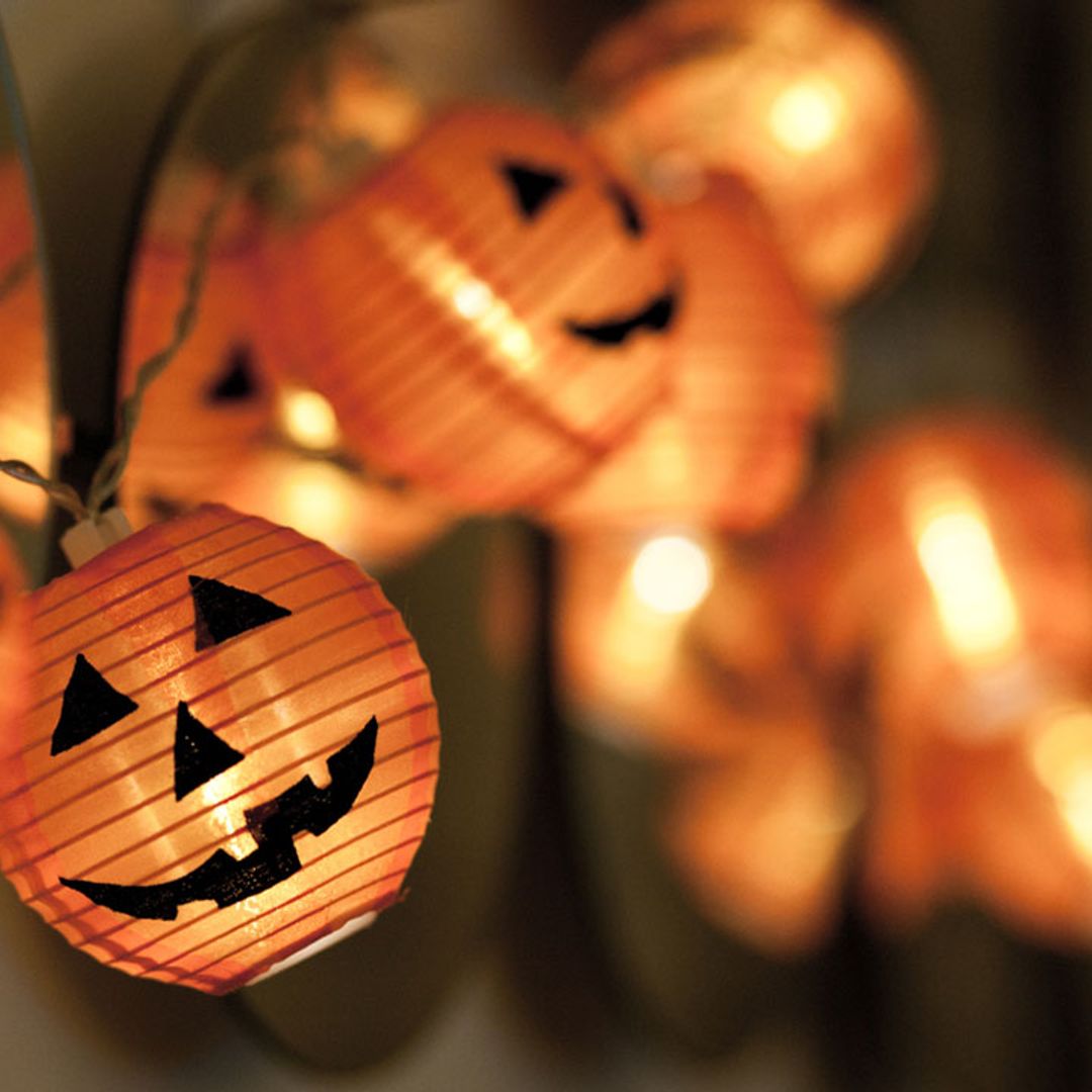 9 amazing Halloween window decor ideas to create your own haunted house