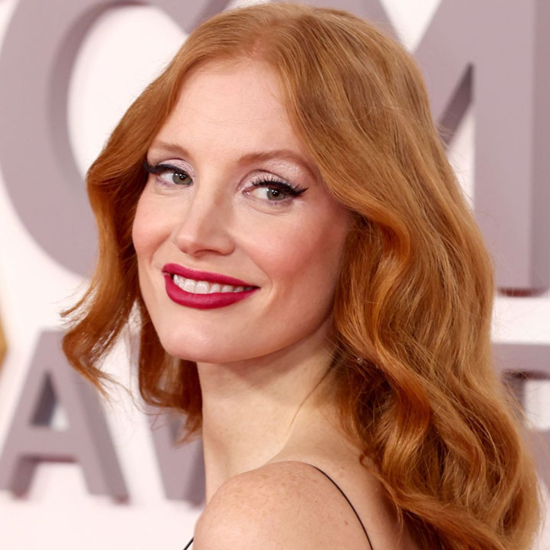 Jessica Chastain dazzles in hourglass lace-trimmed dress