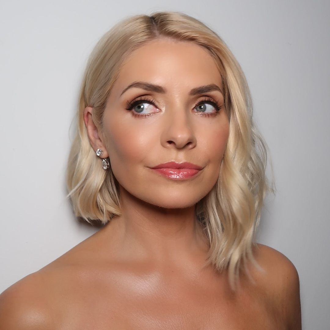 Holly Willoughby has never looked better in 'unbelievable' figure-sculpting dress