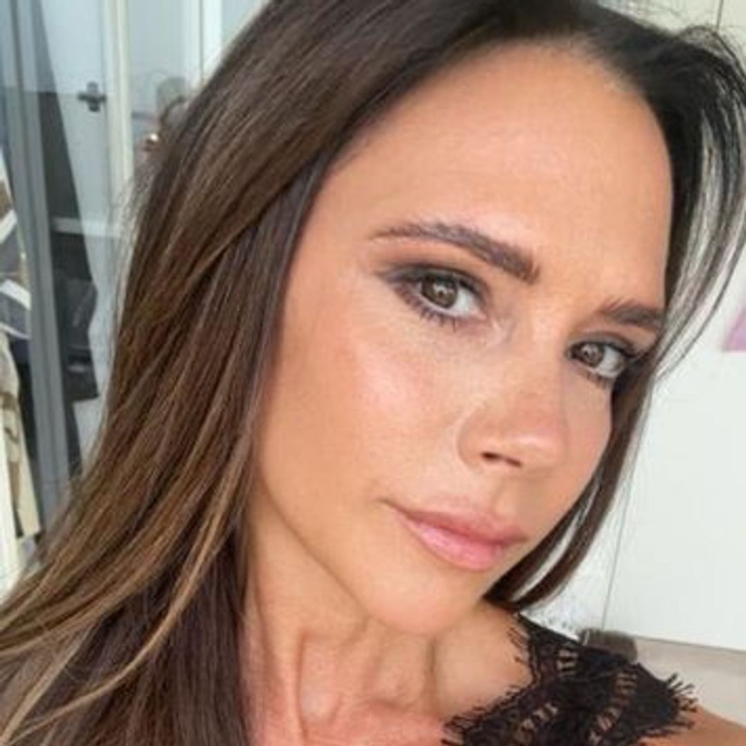 Victoria Beckham Shares An Incredible 'Lip Contour' Hack