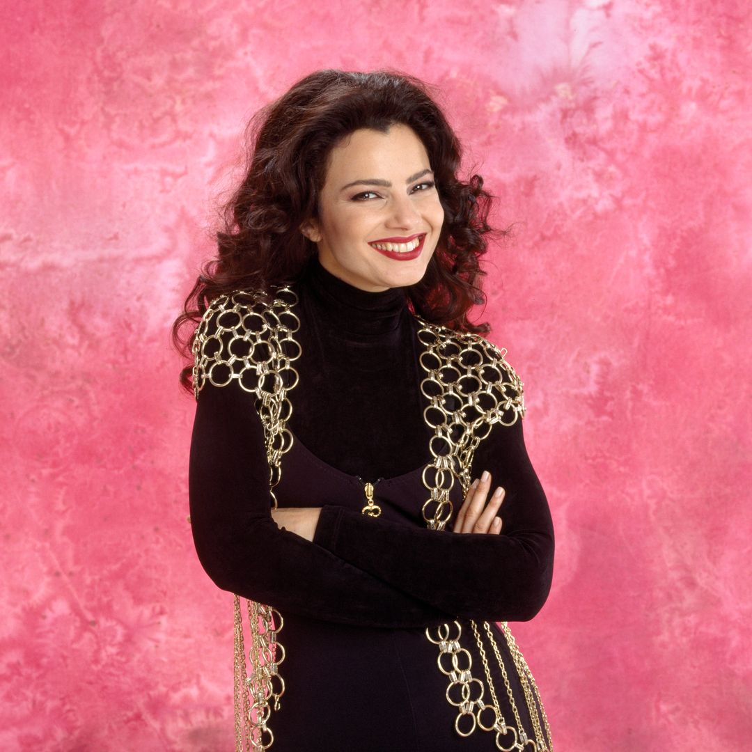 '90s sitcom star stuns with ageless appearance following unexpected reunion